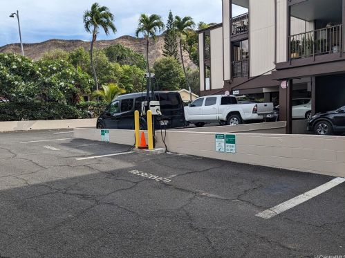 3731 Kanaina Ave, Honolulu HI  96815-4456 exterior