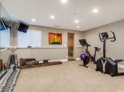 8616 Cima Dr, Sandy UT 84093-7060 exterior