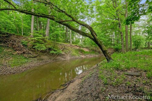 1742 Derbyshire St, Grand Rapids MI 49508-2522 exterior