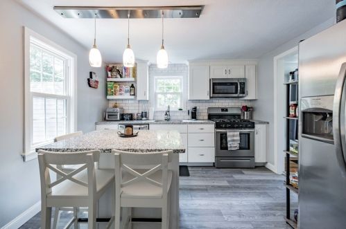 120 Patricia Cir, Springfield MA  01119-2227 exterior