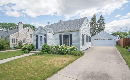 300 Honey Creek Dr, Milwaukee, WI 53214-1448