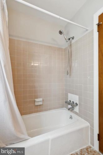 21 Columbus Ave, Pittsburgh PA 15233-1204 exterior