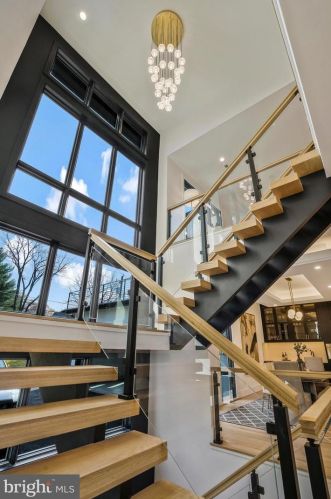 1520 Brookhaven Dr, Mc Lean VA  22101-4127 exterior