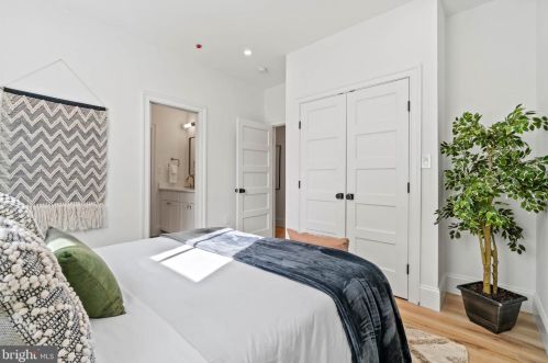 17 9th St, Washington DC  20003-1333 exterior