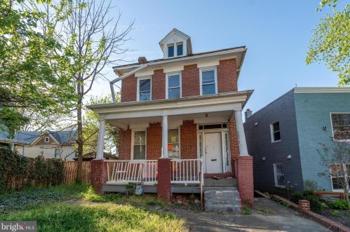 2337 Chester St, Washington, DC 20020-5705