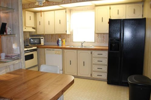 423 Cpe Florida Way, Naples FL 34104-4109 exterior