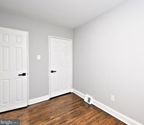 8721 Jackson St, Philadelphia PA 19145-2427 exterior