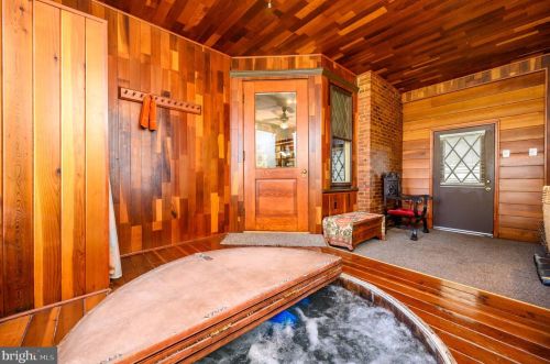 220 Maple Ave, Camden NJ 08106-2315 exterior