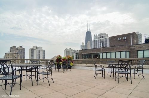 1301 Dearborn St, Chicago IL  60610-6027 exterior