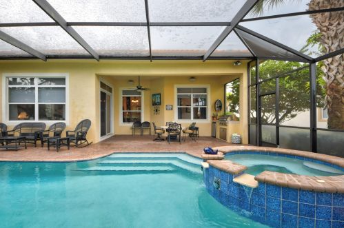 9800 Nuova Way, Fort Pierce FL 34986-2825 exterior