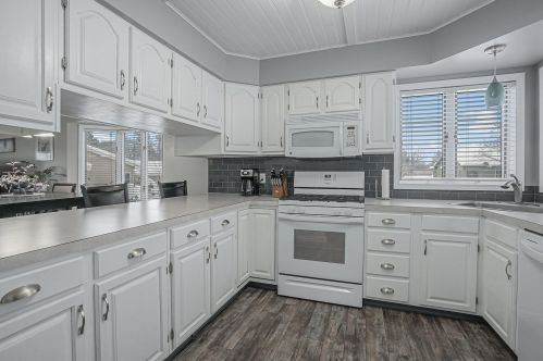 4973 Vly Dr, Grand Rapids MI 49525-6847 exterior