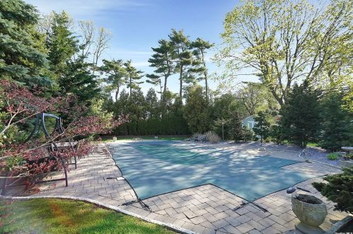 45 Grissom Way, Hauppauge NY 11788-4418 exterior