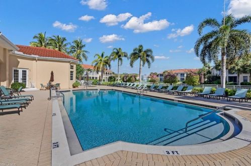 900 Lambiance Cir, Naples FL 34108-6801 exterior