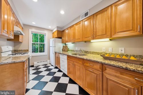 435 5 St, Washington DC 20003-2052 exterior