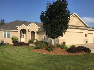 1330 Mason Ridge Ct, Appleton, WI 54914-1354