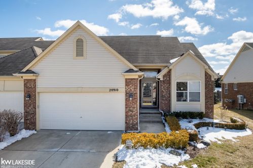 20910 Sleepy Hollow Dr, Macomb Township, MI 48044-6345