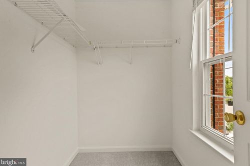 3805 Eisenhower Ave, Alexandria VA 22304-6427 exterior