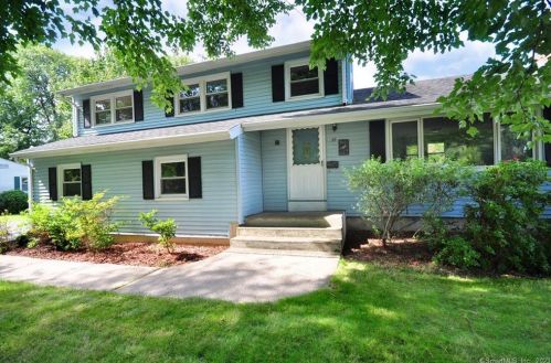39 Sunnyfield Dr, Windsor, CT 06095-3261