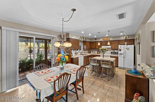 1066 Abrego Dr, Green Valley AZ 85614-3640 exterior