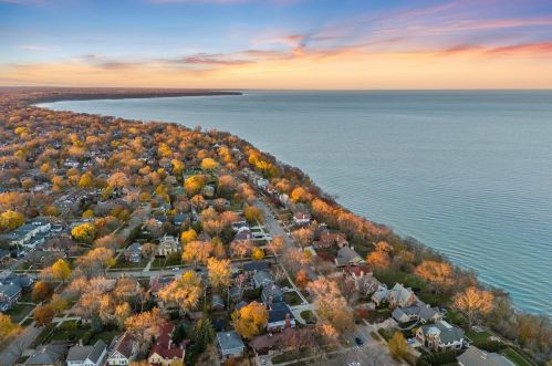 4150 Lake Dr, Milwaukee WI  53211-1719 exterior