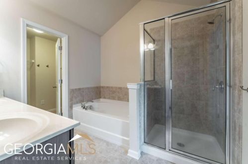 7490 Glisten Ave, Atlanta GA 30328-2865 exterior