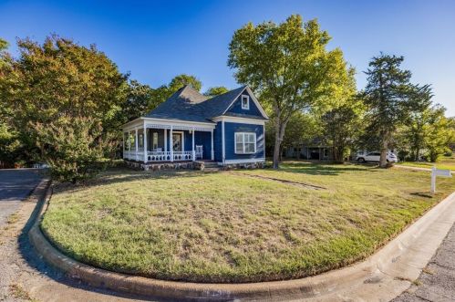 1531 Woodard St, Denison, TX 75020-3524