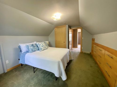 102 11 St, Duluth MN 55805-1554 exterior