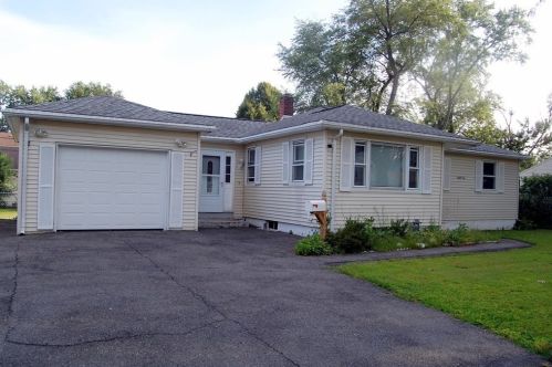 81 Rowland St, Springfield, MA 01107-1008