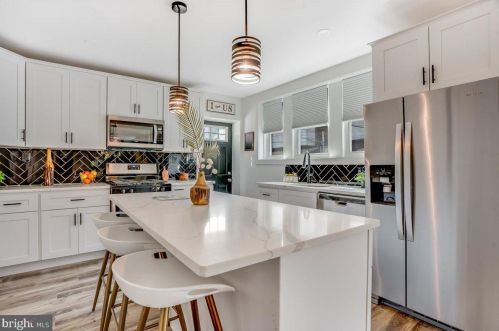 5817 Henry Ave, Philadelphia PA  19128-1702 exterior