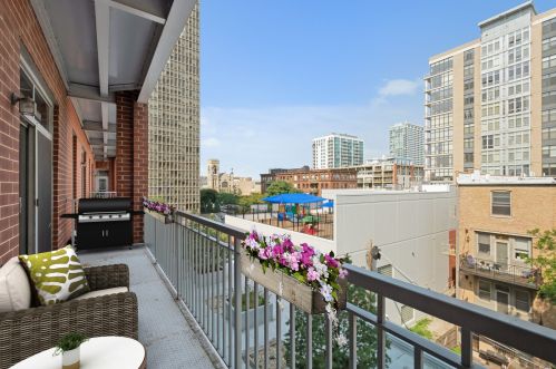 2025 Indiana Ave, Chicago IL  60616-1312 exterior