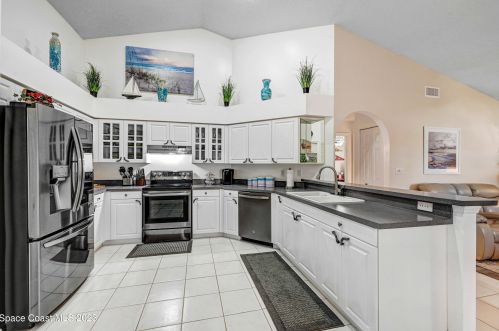 285 Northgrove Dr, Merritt Island FL 32953-7959 exterior