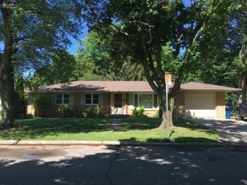 211 Washington St, Vassar, MI 48768-1233