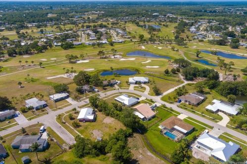 3113 Monte Vis St, Fort Pierce FL 34952-6002 exterior