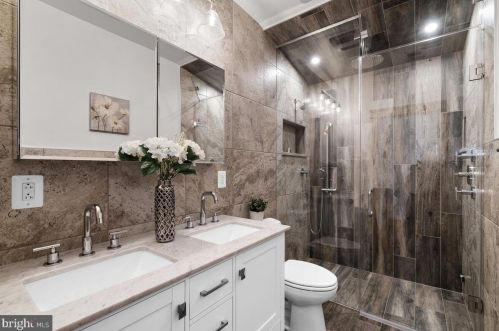 7105 Carroll Ave, Silver Spring MD 20912-4637 exterior