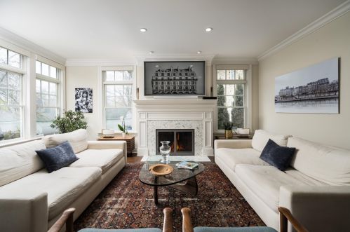 835 Gln Ave, Milwaukee WI 53217-5216 exterior