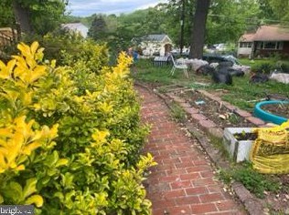 2824 James Dr, Alexandria VA 22303-1338 exterior