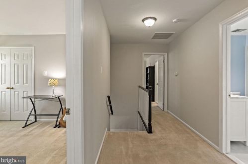 701 Rdg Dr, Mc Lean VA 22101-1620 exterior