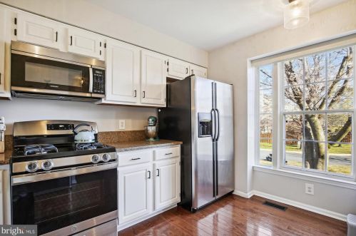 6020 Kestner Cir, Alexandria VA  22315-4833 exterior