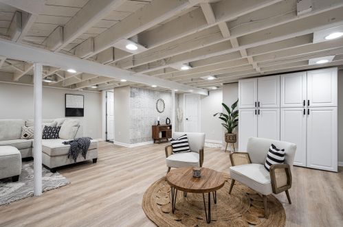 8934 Seneca Rd, Milwaukee WI 53217-2331 exterior