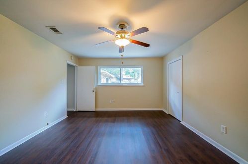 160 Greenleaf Ln, Conroe TX 77304-2523 exterior