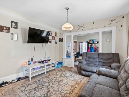 88 Prospect St, Woonsocket RI 02895-1910 exterior