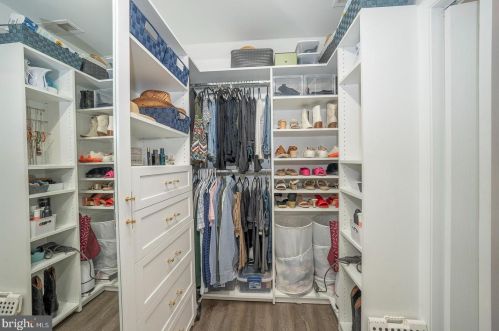 328 Lemonte St, Philadelphia PA 19128-4520 exterior