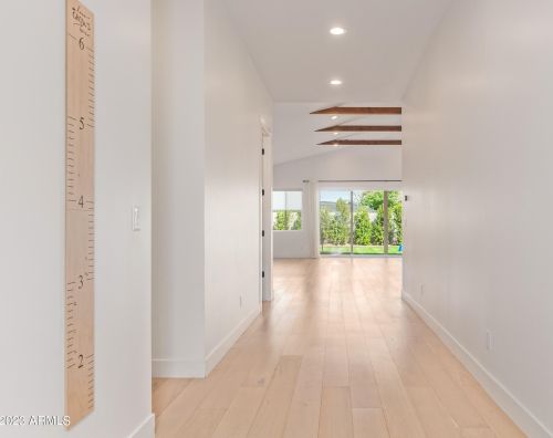 4239 42nd St, Phoenix AZ  85018-4207 exterior