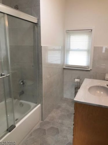 52 Bartell Pl, Clark NJ  07066-2447 exterior