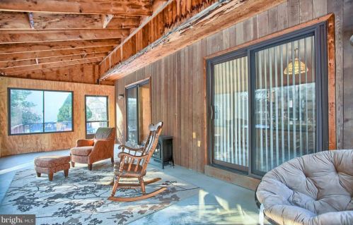 409 Dart Dr, Hanover PA 17331-1327 exterior