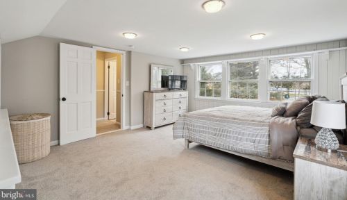 114 Woodview Ln, Riverton NJ  08077-3218 exterior