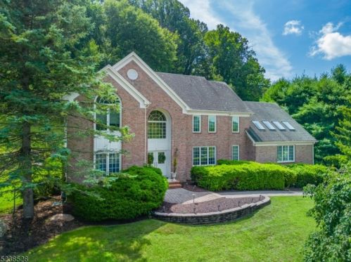 18 Rosewood Ln, Parsippany NJ 07834-3801 exterior