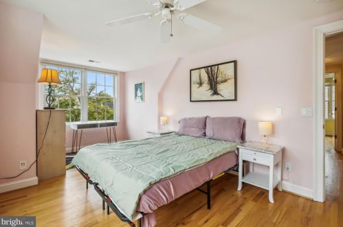 2417 Davis Ave, Alexandria VA  22302-3209 exterior