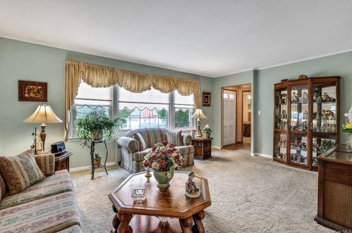 170 Madison Ave, Valhalla NY 10595-1827 exterior