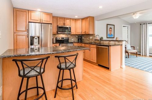 36 Junior Rd, Farmington, CT 06032-3408